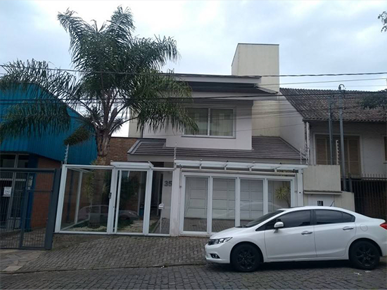 Casa com 262,76m² construídos em Caxias do Sul