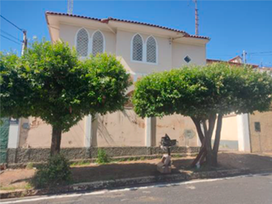 Casa - Catanduva - SP - Residencial,Terreno Urbano,Comercial - Catanduva/SP. Centro (in loco). Rua Pernambuco, 63. Casa. Áreas: construída 347,98m² (in loco) e terreno 360,00m². Matrícula 9.230 do 1º RI local. - Não informado BR - lance mínimo R$ 420.000