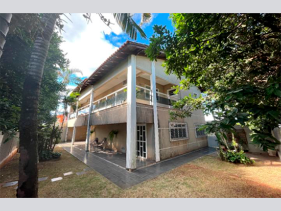 Casa - Cianorte - PR - Terreno,Terreno Rural,Residencial,Comercial,Terreno Urbano - Cianorte/PR. Bairro Zona 1. Rua Tiradentes, 1080 (in loco) (Lote 19 da Quadra 130). Casa. Áreas: construída 231,87m² e terreno 297,35m². Matrícula 8.636 do 1º RI local. - leilão extrajudicial - Não informado BR - lance mínimo R$ 510.000