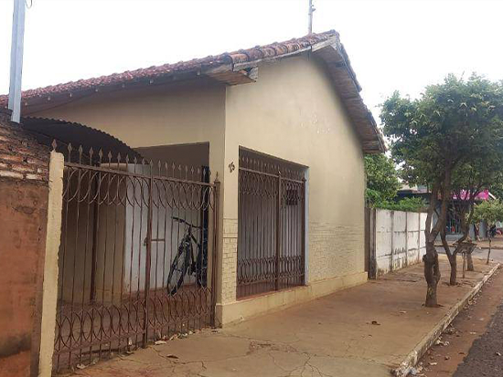 Casa - Frutal - MG - Comercial,Residencial - Rua Joao Goncalves, 25, Centro, Frutal, MG, 38200000. Casa, Padrão, Ocupado, 1 vaga(s) de garagem. Área(s): 334,88 m² de área terreno, 60 m² de área construída. Matrícula(s): 70.721. Cartório: CRI DE FRUTAL. Inscrição da Prefeitura: 01.010.00057.009.000. A ARREMATAÇÃO NÃO CONTEMPLA BENS MÓVEIS, VEÍCULOS E QUAISQUER OBJETOS QUE EVENTUALMENTE APAREÇAM NAS IMAGENS. - leilão extrajudicial - Não informado BR - lance mínimo R$ 113.600