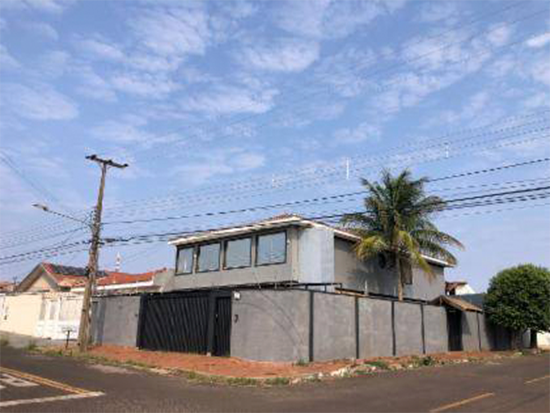 Casa - Campo Grande - MS - Comercial,Residencial - Rua Jose Luiz Pereira, 432, Vila Santo Andre, Campo Grande, MS, 79004140. Casa, Padrão, Ocupado. Área(s): 360 m² de área terreno, 341,55 m² de área construída. Matrícula(s): 42.787. Cartório: 1 CRI CAMPO GRANDE. Inscrição da Prefeitura: 5750200208. A ARREMATAÇÃO NÃO CONTEMPLA BENS MÓVEIS, VEÍCULOS E QUAISQUER OBJETOS QUE EVENTUALMENTE APAREÇAM NAS IMAGENS. - leilão extrajudicial - Não informado BR - lance mínimo R$ 1.002.000