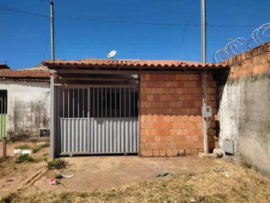 Casa - Valparaíso de Goiás - GO - Comercial,Residencial - Rua Acre, 0, Condomínio Residencial Silvio, Casa 02, Setor De Chácaras Anhangüera - Gleba ''C'', Valparaiso De Goias, GO, 72871511. Casa, Em condomínio, Desocupado, 1 vaga(s) de garagem. Área(s): 62,5 m² de área construída, 62,5 m² de área privativa. Matrícula(s): 41.131. Cartório: 1° CRI DE VALPARAÍSO DE GOIÁS. Inscrição da Prefeitura: 01.303.00005.CH05A.020 / 52112. A ARREMATAÇÃO NÃO CONTEMPLA BENS MÓVEIS, VEÍCULOS E QUAISQUER OBJETOS QUE EVENTUALMENTE APAREÇAM NAS IMAGENS. - leilão extrajudicial - Não informado BR - lance mínimo R$ 99.245