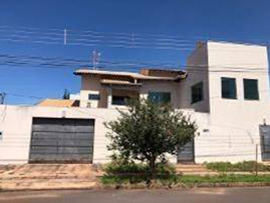 Casa - Campo Grande - MS - Comercial,Residencial - Rua Sacadura Cabral, 136, Carandá, Campo Grande, MS, 79036060. Casa, Padrão, Ocupado. Área(s): 360 m² de área terreno, 220,88 m² de área construída, 220,88 m² de área privativa. Matrícula(s): 29.971. Cartório: 1° CRI CAMPO GRANDE. Inscrição da Prefeitura: 3880060014. A ARREMATAÇÃO NÃO CONTEMPLA BENS MÓVEIS, VEÍCULOS E QUAISQUER OBJETOS QUE EVENTUALMENTE APAREÇAM NAS IMAGENS. - leilão extrajudicial - Não informado BR - lance mínimo R$ 681.300