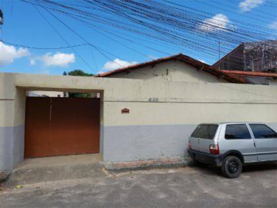 Casa - Fortaleza - CE - Comercial,Residencial - Travessa Antônio Magalhães, 436, Guajeru, Fortaleza, CE, 60843057. Casa, Padrão, Desocupado. Área(s): 225,5 m² de área terreno, 86,3 m² de área construída, 86,3 m² de área privativa. Matrícula(s): 46.542. Cartório: 1 CRI DE FORTALEZA. Inscrição da Prefeitura: 356450-9 (ISENTO). A ARREMATAÇÃO NÃO CONTEMPLA BENS MÓVEIS, VEÍCULOS E QUAISQUER OBJETOS QUE EVENTUALMENTE APAREÇAM NAS IMAGENS. - leilão extrajudicial - Não informado BR - lance mínimo R$ 225.000