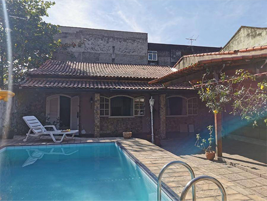 Casa - São Gonçalo - RJ - Comercial,Residencial - Avenida Cidade De Campos, 457, Trindade, São Gonçalo, RJ, 24457610. Casa, Padrão, Ocupado, 1 vaga(s) de garagem. Área(s): 300 m² de área terreno, 100 m² de área construída. Matrícula(s): 61.067. Cartório: 4º CRI SÃO GONÇALO. Inscrição da Prefeitura: 537401000. A ARREMATAÇÃO NÃO CONTEMPLA BENS MÓVEIS, VEÍCULOS E QUAISQUER OBJETOS QUE EVENTUALMENTE APAREÇAM NAS IMAGENS. - leilão extrajudicial - Não informado BR - lance mínimo R$ 324.210