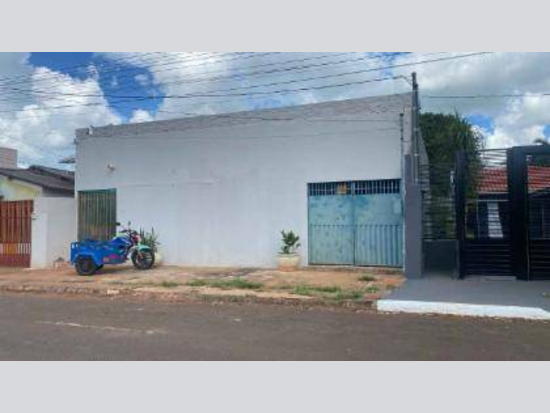 Casa - Chapadão do Sul - MS - Comercial,Residencial - Rua L, 55, Esperança, Chapadão Do Sul, MS, 79560000. Casa, Padrão, Ocupado. Área(s): 500 m² de área terreno, 107,48 m² de área construída. Matrícula(s): 18.374. Cartório: 1 CRI CHAPADÃO DO SUL. Inscrição da Prefeitura: 03.2.003.0155.001/ cod 000003611. A ARREMATAÇÃO NÃO CONTEMPLA BENS MÓVEIS, VEÍCULOS E QUAISQUER OBJETOS QUE EVENTUALMENTE APAREÇAM NAS IMAGENS. - Não informado BR - lance mínimo R$ 275.040