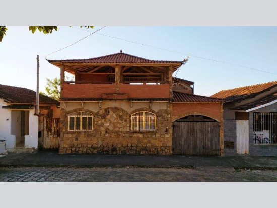 Casa - São Vicente de Minas - MG - Comercial,Residencial - Avenida Minas Gerais, 60, Centro, São Vicente De Minas, MG, 37300000. Casa, Padrão, Ocupado, 1 vaga(s) de garagem. Área(s): 360 m² de área terreno, 234,66 m² de área construída. Matrícula(s): 19.037. Cartório: CRI DE ANDRELANDIA. Inscrição da Prefeitura: 2715. A ARREMATAÇÃO NÃO CONTEMPLA BENS MÓVEIS, VEÍCULOS E QUAISQUER OBJETOS QUE EVENTUALMENTE APAREÇAM NAS IMAGENS. - leilão extrajudicial - Não informado BR - lance mínimo R$ 250.800