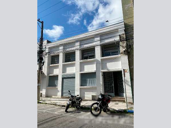 Prédio - Rio Grande - RS - Comercial - Rio Grande/RS – Bairro Centro: Imóvel correspondente a um prédio comercial de dois pavimentos, edificado no alinhamento da rua, localizado na Rua Marechal Floriano Peixoto, nº 193, bairro Centro, município de Rio Grande/RS. É composto por terreno com área de 495,06m² e área construída de 801,84m². O imóvel possui habite-se com área de 739 ,00m². Encontra-se registrado junto à transcrição 27.002 do Registro de Imóveis da comarca de Rio Grande e as edificações estão parcialmente averbadas. - Não informado BR - lance mínimo R$ 532.000