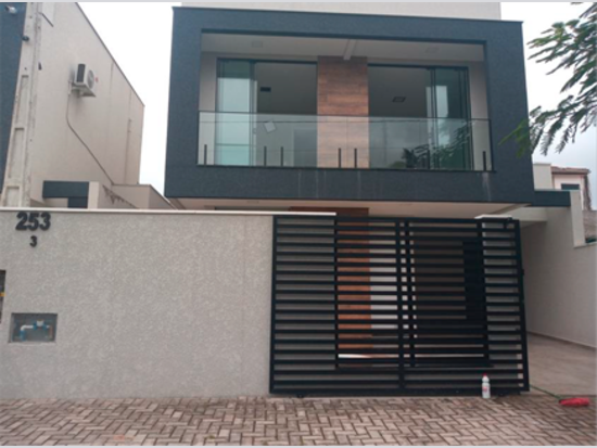 Casa - Itapoá - SC - Residencial - Itapoá/SC. Bairro Barra do Saí (in loco). Rua Ceará, 253-3. Residência 03 (4º andar ou 7º pavimento). Condomínio Makai. Áreas: privativa 128,15m² e terreno 112,20m². Matrícula 41.850 do RI local. - leilão extrajudicial - Não informado BR - lance mínimo R$ 1.114.761