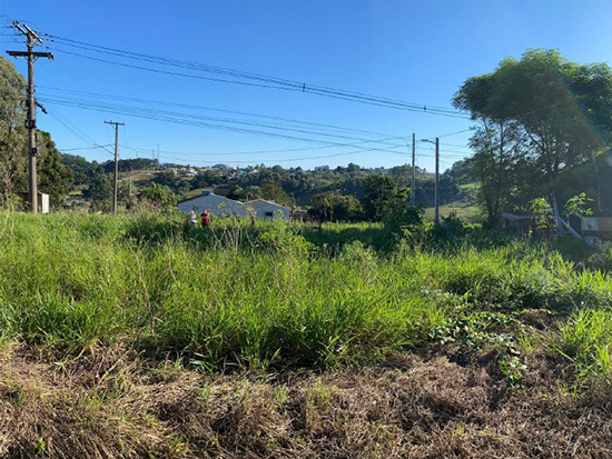 Terreno Trindade do Sul RS - Terreno Rural,Comercial,Industrial,Residencial,Terreno,Rural,Terreno Urbano - Trindade do Sul/RS. Centro (in loco). Rua Peroba, sn (Parte do lote 64). Terreno com área superficial de 242,47m². Matrícula 17.831 do RI da Comarca de Nonoai/RS. Obs.: Denominação de bairro pendente de averbação no RI. Regularizações e encargos perante os órgãos competentes, inclusive quanto a eventual divergência da denominação de bairro que vier a ser apurada no local com a lançada em cadastro imobiliário e averbada no RI, correrão por conta do(a) comprador(a). A responsabilidade de eventual levantamento topográfico e memorial descritivo do terreno, serão por conta do(a) comprador(a). Desocupado. Eventual desocupação por conta do(a) comprador(a). - leilão extrajudicial - Não informado BR - lance mínimo R$ 21.500