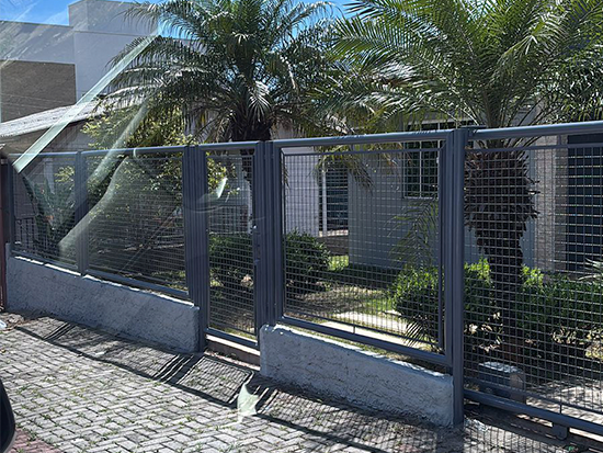 Casa - Chapecó - SC - Terreno Rural,Comercial,Industrial,Residencial,Terreno,Rural,Terreno Urbano - Chapecó/SC. Bairro Engenho Braun. Rua Almiro de Miranda Ramos, 336-D (Lote 3 da Quadra 1277). Casa. Áreas: construída 75,00m² e terreno 375 ,00m². Matrícula 35.683 do 1º RI Local. Obs.: Regularizações e encargos perante os órgãos competentes, correrão por conta do(a) comprador(a). Locado. - leilão extrajudicial - Não informado BR - lance mínimo R$ 650.000