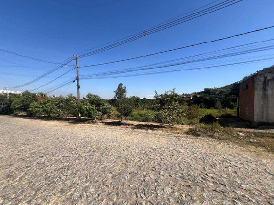 Terreno - Divinópolis - MG - Terreno Rural,Comercial,Industrial,Residencial,Terreno,Rural,Terreno Urbano - Divinópolis/MG. Bairro Maria Helena. Rua São Judas Tadeu, sn (Lote 37 da Quadra 18). Terreno com área superficial de 300,00m². Matrícula 10.743 do 3º RI local. Obs.: Regularizações e encargos perante os órgãos competentes, correrão por conta do(a) comprador(a). A responsabilidade de eventual levantamento topográfico e memorial descritivo do terreno, serão por conta do(a) comprador(a). Desocupado. Eventual desocupação por conta do(a) comprador(a). - leilão extrajudicial - Não informado BR - lance mínimo R$ 25.300