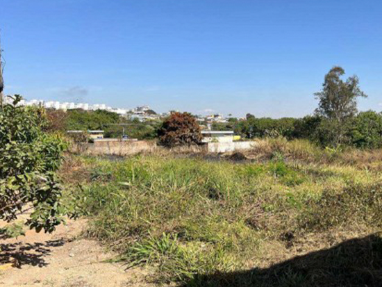 Terreno - Divinópolis - MG - Terreno Rural,Comercial,Industrial,Residencial,Terreno,Rural,Terreno Urbano - Divinópolis/MG. Bairro Maria Helena. Rua São Judas Tadeu, sn (Lote 97 da Quadra 18). Terreno com área superficial de 300,00m². Matrícula 10.738 do 3º RI local. Obs.: Regularizações e encargos perante os órgãos competentes, correrão por conta do(a) comprador(a). A responsabilidade de eventual levantamento topográfico e memorial descritivo do terreno, serão por conta do(a) comprador(a). Desocupado. Eventual desocupação por conta do(a) comprador(a). - leilão extrajudicial - Não informado BR - lance mínimo R$ 25.300