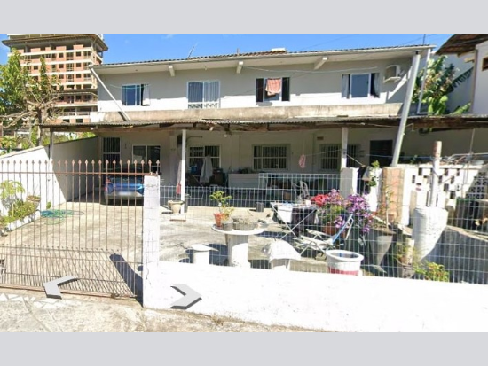 Imóvel Itapema SC Rua 710 714 Jardim Serra Mar II, Zona 3 - Lote 58 12.206 - Terreno Urbano - Itapema/SC – Terreno localizado à Rua 710, nº 714, sendo o lote nº 58, situado no Jardim Serra Mar II, zona 3, Oeste da BR 101, bairro Várzea, com área total de 234,00 m². O terreno possui frente de 13,00 metros para a Rua 710, mesma metragem nos fundos<(>,<)> limitando-se ao Norte com a Rua 710, ao Sul com o Jardim Serra Mar I, a Leste com o Lote 57 e a Oeste com o Lote 59, medindo 18,00 metros em cada lateral. Tudo conforme a matrícula nº 12.206, no 2º Registro de Imóveis de Itapema/SC. - Não informado BR - lance mínimo R$ 700.000