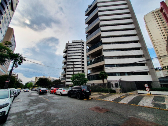 Apartamento - Curitiba - PR - Residencial - Curitiba/PR. Bairro Vila Izabel (in loco). Rua Coronel Otoni Maciel, 46 (in loco). Apartamento B-51 (Torre B), três vagas de garagem. Edifício Ilhas do Caribe. Áreas: privativa 365,11m² e área total de 535,7m². Matrícula 31.472 do 6º RI local. - leilão extrajudicial - Não informado BR - lance mínimo R$ 2.196.822