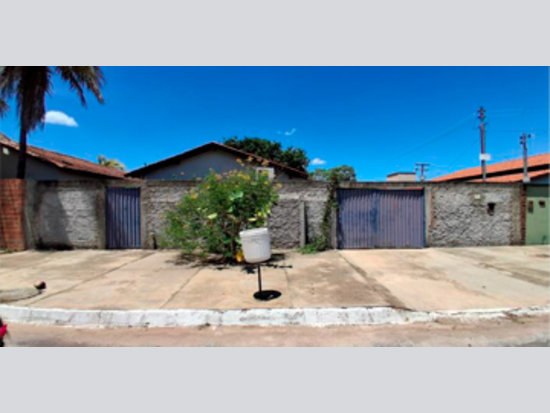 Casa - Britânia - GO - Residencial - Britânia/GO. Centro (in loco). Rua Bernardo Sayão, 1128 (in loco) (Lote 05-A da Quadra 62). Casa. Áreas: construída 105,93m² (in loco) e terreno 525,00m². Matrícula 4.344 do RI da Comarca de Aruanã/GO. - leilão extrajudicial - Não informado BR - lance mínimo R$ 303.716