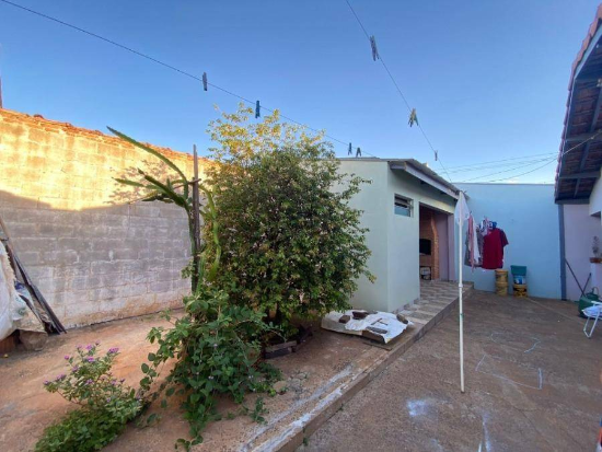 Casa - Araras - SP - Residencial,Comercial - Rua José Salomé, 26, Loteamento Conjunto Habitacional Jardim Campestre, Araras, SP, 13607183. Casa, Padrão, Ocupado, 1 vaga(s) de garagem. Área(s): 250 m² de área terreno, 138,1 m² de área construída. Matrícula(s): 8.716. Cartório: 1º CRI ARARAS. Inscrição da Prefeitura: 12.5.14.47.032.000.001.  A ARREMATAÇÃO NÃO CONTEMPLA BENS MÓVEIS, VEÍCULOS E QUAISQUER OBJETOS QUE EVENTUALMENTE APAREÇAM NAS IMAGENS. - leilão extrajudicial - Não informado BR - lance mínimo R$ 250.040