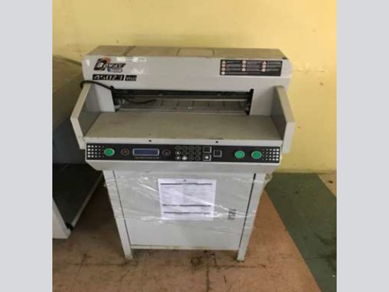 Leilão de GUILHOTINA ELETRICA, MARCA BOWAY, MODELO BW-450Z3, SÉRIE 667300622 - Informática,Conjunto de Bens Diversos Item em R. Cel. Aparício Borges/PORTO ALEGRE RS - Lance Inicial R$ 5.341