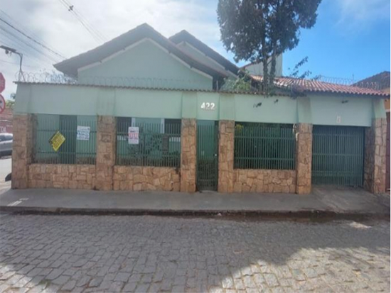 Casa - Santa Rita do Sapucaí - MG - Residencial - Santa Rita do Sapucaí/MG. Bairro Ozorio Machado (lançado em cadastro imobiliário). Rua Elpídio Costa, 422 (Lote 05). Casa. Áreas: construída 201,69m² e terreno 359,72m². Matrícula 9.114 do RI local. - leilão extrajudicial - Não informado BR - lance mínimo R$ 1.031.115
