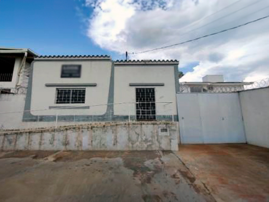 Casa - Ituiutaba - MG - Comercial,Residencial - Ituiutaba/MG. Centro. Avenida 23, 2059 (Quadra132 formada pelas ruas 12 e 14 e Avs. 23 e 25). Casa. Áreas: construída 99,50m² e terreno 575 ,00m². Matrícula 39.107 do 2º RI local. - leilão extrajudicial - Não informado BR - lance mínimo R$ 202.000