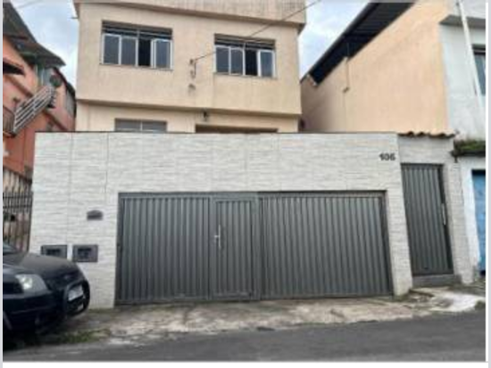Casa - Juiz de Fora - MG - Residencial,Comercial - Rua Doutor Lívio De Oliveira Motta, 106, Casa N°02, Bairro Centenário, Juiz De Fora, MG, 36045290. Casa, Padrão, Ocupado, 2 vaga (s) de garagem. Área(s): 230 m² de área terreno, 203,8 m² de área construída. Matrícula(s): 90.404. Cartório: 3° CRI JUIZ DE FORA.  Inscrição da Prefeitura: 057.542/001.  A ARREMATAÇÃO NÃO CONTEMPLA BENS MÓVEIS, VEÍCULOS E QUAISQUER OBJETOS QUE EVENTUALMENTE APAREÇAM NAS IMAGENS. - leilão extrajudicial - Não informado BR - lance mínimo R$ 414.000