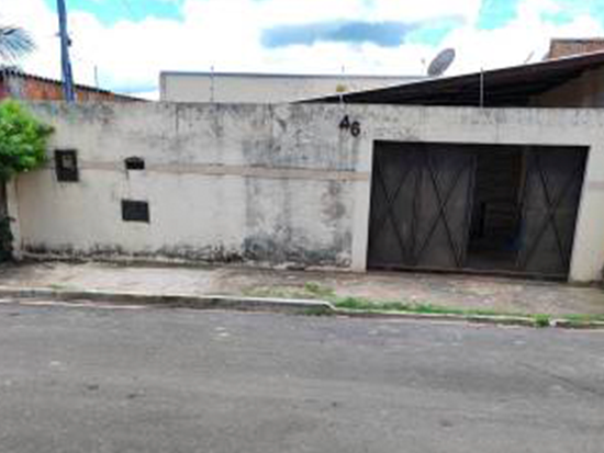 Casa - Ladário - MS - Residencial,Comercial - Rua Felopa Aurora Aranda, 46, Boa Esperança, Ladário, MS, 79370000. Casa, Padrão, Ocupado, 1 vaga(s) de garagem. Área(s): 200 m² de área terreno, 134,63 m² de área construída. Matrícula(s): 4.847. Cartório: 2 CRI LADÁRIO. Inscrição da Prefeitura: 01.08.027. 190.1.  A ARREMATAÇÃO NÃO CONTEMPLA BENS MÓVEIS, VEÍCULOS E QUAISQUER OBJETOS QUE EVENTUALMENTE APAREÇAM NAS IMAGENS. - Não informado BR - lance mínimo R$ 200.000