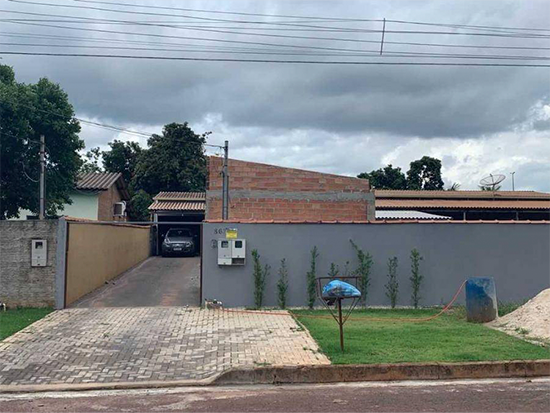 Casa - Canarana - MT - Comercial,Residencial - Mondai, 867, Morada Do Sol, Canarana, MT, 78640000. Casa, Padrão, Ocupado, 1 vaga(s) de garagem. Área(s): 490 m² de área terreno, 291,65 m² de área construída. Matrícula(s): 15.390. Cartório: 1º CRI CANARANA. Inscrição da Prefeitura: 40.03.02.001.  A ARREMATAÇÃO NÃO CONTEMPLA BENS MÓVEIS, VEÍCULOS E QUAISQUER OBJETOS QUE EVENTUALMENTE APAREÇAM NAS IMAGENS. - Não informado BR - lance mínimo R$ 366.552