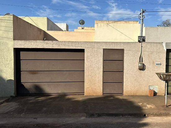 Casa - Santa Helena de Goiás - GO - Residencial,Comercial - Rua Luzia Arantes De Freitas, 82, Condomínio Residencial Sousa Lote 9a, Quadra 23,, São Paulo, Santa Helena De Goiás, GO, 75920000. Casa, Em condomínio, Ocupado, 1 vaga(s) de garagem. Área(s): 170 m² de área terreno, 101,89 m² de área construída, 101, 89 m² de área privativa. Matrícula(s): 23.154. Cartório: 1º CRI SANTA HELENA DE GOIÁS. Inscrição da Prefeitura: 130006100941.  A ARREMATAÇÃO NÃO CONTEMPLA BENS MÓVEIS, VEÍCULOS E QUAISQUER OBJETOS QUE EVENTUALMENTE APAREÇAM NAS IMAGENS. - leilão extrajudicial - Não informado BR - lance mínimo R$ 164.500