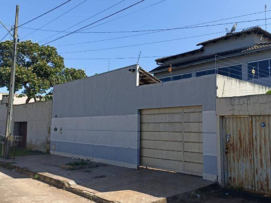 Casa - Goianira - GO - Residencial,Comercial - R T 14, 0, Residencial Triunfo Ii, Goianira, GO, 75369079. Casa, Padrão, Ocupado. Área(s): 230 m² de área terreno, 210,8 m² de área construída, 210,8 m² de área privativa. Matrícula(s): 46.073. Cartório: 1° CRI DE GOIANIRA. Inscrição da Prefeitura: 1048000030002500 / CCI 26222.  A ARREMATAÇÃO NÃO CONTEMPLA BENS MÓVEIS, VEÍCULOS E QUAISQUER OBJETOS QUE EVENTUALMENTE APAREÇAM NAS IMAGENS. - leilão extrajudicial - Não informado BR - lance mínimo R$ 301.594