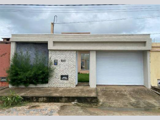Leilão de Casa - Camocim - CE - Residencial,Comercial - R Ubirajara Rocha Fontenele, 2175, Cidade Com Deus, Camocim, CE, 62400000. Casa, Padrão, Desocupado, 1 vaga(s) de garagem. Área(s) : 200 m² de área terreno, 98 m² de área construída. Matrícula(s): 3181. Cartório: 2º CRI DE CAMOCIM. Inscrição da Prefeitura: Insc imóvel 0000021422 - Localização cartográfica 05.03.294.0207.00000.  A ARREMATAÇÃO NÃO CONTEMPLA BENS MÓVEIS, VEÍCULOS E QUAISQUER OBJETOS QUE EVENTUALMENTE APAREÇAM NAS IMAGENS. Imóvel em cartográfica 05.03.294.0207.00000. A ARREMATAÇÃO NÃO CONTEMPLA BENS MÓVEIS/VEÍCULOS E QUAISQUER OBJETOS QUE EVENTUALMEN - Lance Inicial R$ 198.400 - Extrajudicial