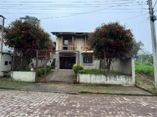 Casa - Caxias do Sul - RS - Residencial,Comercial - Rua Luizinha Bonatto Bertoni, 55, Loteamento Orestes Agnello Soares, Salgado Filho, Caxias Do Sul, RS, 95098179. Casa, Padrão, Ocupado, 1 vaga(s) de garagem. Área(s): 360 m² de área terreno, 294,76 m² de área construída. Matrícula(s): 70.134. Cartório: 2º CRI DE CAXIAS DO SUL. Inscrição da Prefeitura: 44.23.5630.009.000.  A ARREMATAÇÃO NÃO CONTEMPLA BENS MÓVEIS, VEÍCULOS E QUAISQUER OBJETOS QUE EVENTUALMENTE APAREÇAM NAS IMAGENS. - leilão extrajudicial - Não informado BR - lance mínimo R$ 580.000
