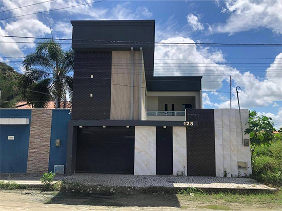 Casa - Quixadá - CE - Residencial,Comercial - Rua Fátima Soares De Sousa, 128, Planalto Renascer, Quixadá, CE, 63901205. Casa, Padrão, Desocupado, 1 vaga(s) de garagem. Área(s) : 240 m² de área terreno, 345,85 m² de área construída. Matrícula(s): 1.171. Cartório: 3 CRI QUIXADA. Inscrição da Prefeitura: 0000001633.  A ARREMATAÇÃO NÃO CONTEMPLA BENS MÓVEIS, VEÍCULOS E QUAISQUER OBJETOS QUE EVENTUALMENTE APAREÇAM NAS IMAGENS. - leilão extrajudicial - Não informado BR - lance mínimo R$ 395.449