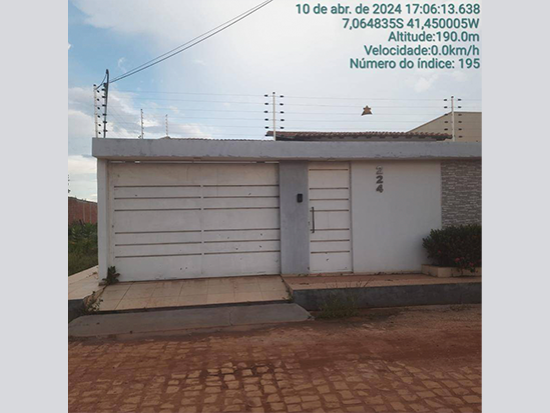 Casa - Picos - PI - Residencial,Comercial - Luiza Maria, 224, Ipueiras, Picos, PI, 64604495. Casa, Padrão, Ocupado, 1 vaga(s) de garagem. Área(s): 213,5 m² de área terreno, 122 m² de área construída. Matrícula(s): 21.409. Cartório: 2º CRI PICOS. Inscrição da Prefeitura: 01.11.218.0120.01.  A ARREMATAÇÃO NÃO CONTEMPLA BENS MÓVEIS, VEÍCULOS E QUAISQUER OBJETOS QUE EVENTUALMENTE APAREÇAM NAS IMAGENS. - Não informado BR - lance mínimo R$ 224.000