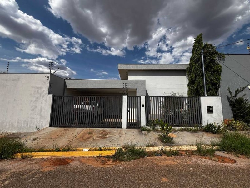 Casa - Rondonópolis - MT, localizado em Rondonópolis - MT, bairro Loteamento Parque dos Lirios