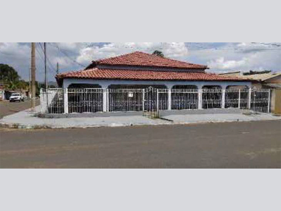 Casa - Nortelândia - MT - Residencial,Comercial - Rua Adélio Pereira Da Silva, 604, "Setor 2", Bairro Da Ponte, Nortelândia, MT, 78430000. Casa, Padrão, Ocupado, 1 vaga(s) de garagem. Área(s): 416 m² de área terreno, 304 m² de área construída. Matrícula(s): 819. Cartório: 1º CRI NORTELÂNDIA. Inscrição da Prefeitura: 01.002.039.15.024.005.  A ARREMATAÇÃO NÃO CONTEMPLA BENS MÓVEIS, VEÍCULOS E QUAISQUER OBJETOS QUE EVENTUALMENTE APAREÇAM NAS IMAGENS. - leilão extrajudicial - Não informado BR - lance mínimo R$ 634.000