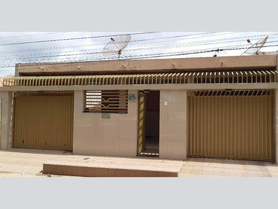 Casa - Petrolina - PE - Residencial,Comercial - Rua Miguel Silvestre De Lima, 275, Loteamento Recife, Petrolina, PE, 56320770. Casa, Padrão, Ocupado, 1 vaga(s) de garagem. Área (s): 200 m² de área terreno, 163,17 m² de área construída. Matrícula(s): 12.129. Cartório: 2º CRI PETROLINA. Inscrição da Prefeitura: 012402302500001.  A ARREMATAÇÃO NÃO CONTEMPLA BENS MÓVEIS, VEÍCULOS E QUAISQUER OBJETOS QUE EVENTUALMENTE APAREÇAM NAS IMAGENS. - leilão extrajudicial - Não informado BR - lance mínimo R$ 379.000