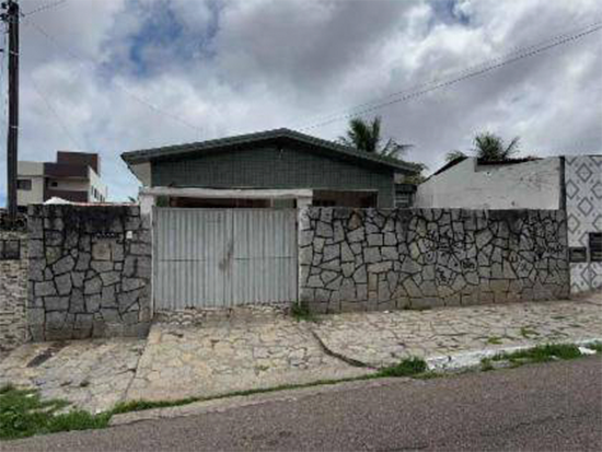 Casa - João Pessoa - PB - Residencial,Comercial - Avenida Dois De Fevereiro, 267, Varjão, João Pessoa, PB, 58070000. Casa, Padrão, Ocupado, 1 vaga(s) de garagem. Área(s): 110 m² de área construída. Matrícula(s): 4.756. Cartório: 1 CRI DE JOÃO PESSOA. Inscrição da Prefeitura: 10128.  A ARREMATAÇÃO NÃO CONTEMPLA BENS MÓVEIS, VEÍCULOS E QUAISQUER OBJETOS QUE EVENTUALMENTE APAREÇAM NAS IMAGENS. - leilão extrajudicial - Não informado BR - lance mínimo R$ 289.000