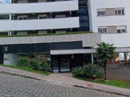 Apartamento - Caxias do Sul - RS - Residencial,Comercial - Rua João Echer, 326, Apartamento 101 - Edifício Zenith Home, Madureira, Caxias Do Sul, RS, 95041650. Apartamento, Padrão, Ocupado, 1 vaga(s) de garagem. Área(s): 169,54 m² de área construída, 169,54 m² de área privativa, 97,16 m² de área comum. Matrícula(s): 164.750e164.746. Cartório: 1º CRI DE CAXIAS DO SUL. Inscrição da Prefeitura: 44.03.2001.057.001 / 44.03.2001.057.040. A ARREMATAÇÃO NÃO CONTEMPLA BENS MÓVEIS, VEÍCULOS E QUAISQUER OBJETOS QUE EVENTUALMENTE APAREÇAM NAS IMAGENS. - leilão extrajudicial - Não informado BR - lance mínimo R$ 1.003.860