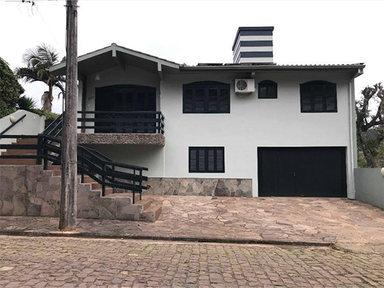 Casa - Estrela - RS - Residencial,Comercial - Rua Jacó Horn, 508, Lote Administrativo 34, Cristo Rei, Estrela, RS, 95880000. Casa, Padrão, Ocupado, 1 vaga(s) de garagem. Área (s): 357,5 m² de área terreno, 127,7 m² de área construída. Matrícula(s): 15.804. Cartório: 1º CRI DE ESTRELA. Inscrição da Prefeitura: 01.02.043.0034.001.  A ARREMATAÇÃO NÃO CONTEMPLA BENS MÓVEIS, VEÍCULOS E QUAISQUER OBJETOS QUE EVENTUALMENTE APAREÇAM NAS IMAGENS. - leilão extrajudicial - Não informado BR - lance mínimo R$ 360.000