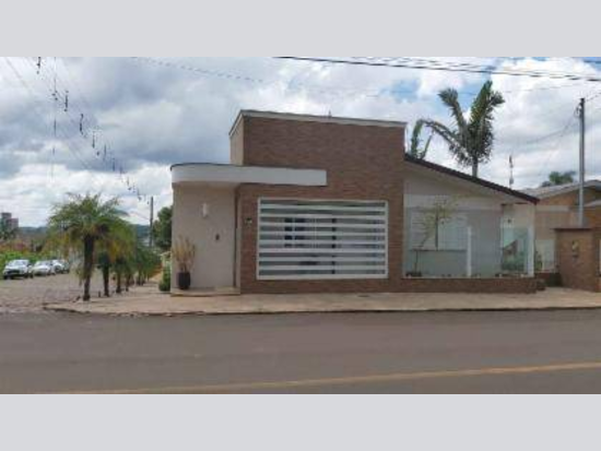 Casa - Sananduva - RS - Residencial,Comercial - Rua São Francisco, 196, Giusti, Sananduva, RS, 99840000. Casa, Padrão, Ocupado, 1 vaga(s) de garagem. Área(s): 360 m² de área terreno, 293,84 m² de área construída. Matrícula(s): 8.158. Cartório: CRI DE SANANDUVA. Inscrição da Prefeitura: 1950-0.  A ARREMATAÇÃO NÃO CONTEMPLA BENS MÓVEIS, VEÍCULOS E QUAISQUER OBJETOS QUE EVENTUALMENTE APAREÇAM NAS IMAGENS. - leilão extrajudicial - Não informado BR - lance mínimo R$ 709.200