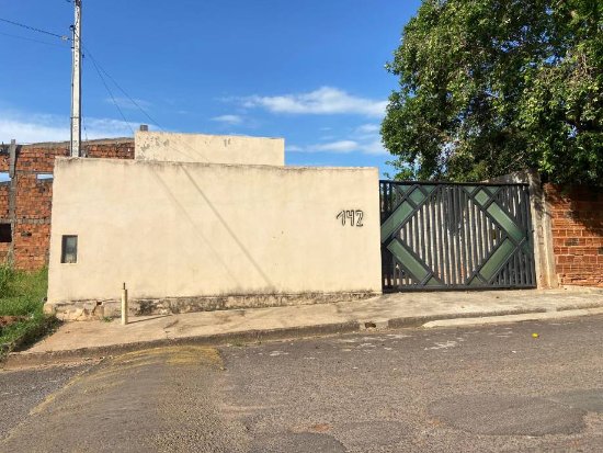 Casa - Dracena - SP - Residencial,Comercial - Rua Nelson Rodrigues, 142, Jardim Brasilandia, Dracena, SP, 17900000. Casa, Padrão, Ocupado, 1 vaga(s) de garagem. Área(s): 215 m² de área terreno, 55,6 m² de área construída. Matrícula(s): 25.895. Cartório: 1° CRI DE DRACENA. Inscrição da Prefeitura: 1520800.  A ARREMATAÇÃO NÃO CONTEMPLA BENS MÓVEIS, VEÍCULOS E QUAISQUER OBJETOS QUE EVENTUALMENTE APAREÇAM NAS IMAGENS. - leilão extrajudicial - Não informado BR - lance mínimo R$ 159.580