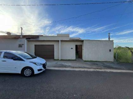 Casa - Porangatu - GO - Residencial,Comercial - Santa Tereza, 0, Santa Luzia, Porangatu, GO, 76550000. Casa, Padrão, Desocupado, 1 vaga(s) de garagem. Área(s): 360 m² de área terreno, 229,12 m² de área construída. Matrícula(s): 11245. Cartório: 1º CRI DE PORANGATU. Inscrição da Prefeitura: 001.301.0110. 0003.0000.  A ARREMATAÇÃO NÃO CONTEMPLA BENS MÓVEIS, VEÍCULOS E QUAISQUER OBJETOS QUE EVENTUALMENTE APAREÇAM NAS IMAGENS. - leilão extrajudicial - Não informado BR - lance mínimo R$ 606.600