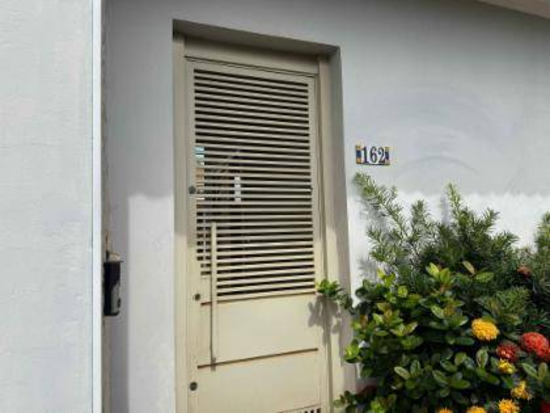 Casa - Bariri - SP - Residencial,Comercial - Rua Paulino Pessoto, 162, Cidade Jardim, Bariri, SP, 17253158. Casa, Padrão, Ocupado, 1 vaga(s) de garagem. Área(s): 250 m² de área terreno, 69,98 m² de área construída. Matrícula(s): 14.948. Cartório: 1 CRI BARIRI. Inscrição da Prefeitura: 000012006.  A ARREMATAÇÃO NÃO CONTEMPLA BENS MÓVEIS, VEÍCULOS E QUAISQUER OBJETOS QUE EVENTUALMENTE APAREÇAM NAS IMAGENS. - leilão extrajudicial - Não informado BR - lance mínimo R$ 226.800