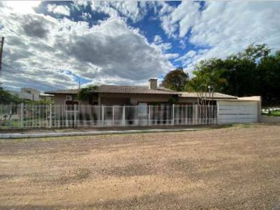 Casa - Taquara - RS - Residencial,Comercial - Rua Manoel José De Medeiros Bedeco, 1708, Morro Do Leôncio, Taquara, RS, 95600230. Casa, Padrão, Ocupado. Área(s): 405 m² de área terreno, 173,83 m² de área construída. Matrícula(s): 23.099. Cartório: 1º CRI DE TAQUARA. Inscrição da Prefeitura: 1.07.00004. 0409.027.000.  A ARREMATAÇÃO NÃO CONTEMPLA BENS MÓVEIS, VEÍCULOS E QUAISQUER OBJETOS QUE EVENTUALMENTE APAREÇAM NAS IMAGENS. - leilão extrajudicial - Não informado BR - lance mínimo R$ 706.040