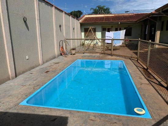 Casa - Jardinópolis - SP - Residencial,Comercial - Rua Getulio Vargas, 1.450, Jardim Niagara, Jardinópolis, SP, 14680000. Casa, Padrão, Ocupado, 1 vaga(s) de garagem. Área(s): 576 m² de área terreno, 277,52 m² de área construída. Matrícula(s): 3.997. Cartório: 1 CRI JARDINOPOLIS. Inscrição da Prefeitura: IM 1559.  A ARREMATAÇÃO NÃO CONTEMPLA BENS MÓVEIS, VEÍCULOS E QUAISQUER OBJETOS QUE EVENTUALMENTE APAREÇAM NAS IMAGENS. - leilão extrajudicial - Não informado BR - lance mínimo R$ 576.000