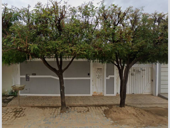 Leilão de Casa - Santa Maria da Vitória - BA - Comercial,Residencial - José Leopoldo Lima, 782, Centro (Antigo Aabb), Santa Maria Da Vitória, BA, 47640000. Casa, Padrão, Ocupado. Área(s): 437,8 m² de área terreno, 249,92 m² de área construída. Matrícula(s): 7.078. Cartório: 1º CRI SANTA MARIA DA VITORIA. Inscrição da Prefeitura: 01011020393001. A ARREMATAÇÃO NÃO CONTEMPLA BENS MÓVEIS, VEÍCULOS E QUAISQUER OBJETOS QUE EVENTUALMENTE APAREÇAM NAS IMAGENS. Imóvel em Não informado/BR - Lance Inicial R$ 376.960 - Extrajudicial