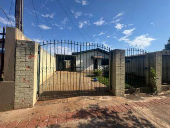 Casa - Londrina - PR - Comercial,Residencial - Rua Mauricio Coelho Lima, 244, Conjunto Residencial Santa Rita Iv, Santa Rita 3, Londrina, PR, 86072320. Casa, Padrão, Ocupado. Área(s): 290 m² de área terreno, 112,49 m² de área construída. Matrícula(s): 46.598. Cartório: 2º CRI DE LONDRINA. Inscrição da Prefeitura: 05030380303150001.  A ARREMATAÇÃO NÃO CONTEMPLA BENS MÓVEIS, VEÍCULOS E QUAISQUER OBJETOS QUE EVENTUALMENTE APAREÇAM NAS IMAGENS. - leilão extrajudicial - Não informado BR - lance mínimo R$ 285.000