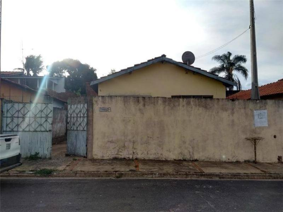 Casa - Agudos - SP - Residencial,Comercial - Rua São Benedito, 08, Jardim Santa Cecilia, Agudos, SP, 17120200. Casa, Padrão, Ocupado, 1 vaga(s) de garagem. Área(s): 202,5 m² de área terreno, 84,64 m² de área construída. Matrícula(s): 2.489. Cartório: 1° CRI DE AGUDOS. Inscrição da Prefeitura: 0302602702000-CAD 291600.  A ARREMATAÇÃO NÃO CONTEMPLA BENS MÓVEIS, VEÍCULOS E QUAISQUER OBJETOS QUE EVENTUALMENTE APAREÇAM NAS IMAGENS. - Não informado BR - lance mínimo R$ 173.280