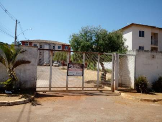 Apartamento - Luziânia - GO - Residencial,Comercial - R Primavera, S/N, Bl F Ap 301 Condomínio Villa Das Flores, Cidade Osfaya, Luziânia, GO, 72855627. Apartamento, Padrão, Ocupado, 1 vaga(s) de garagem. Área(s): 50,8 m² de área construída, 50,8 m² de área privativa, 13,69 m² de área comum. Matrícula(s): 210.525.  Cartório: 1° CRI DE LUIZIÂNIA. Inscrição da Prefeitura: 392163.  A ARREMATAÇÃO NÃO CONTEMPLA BENS MÓVEIS, VEÍCULOS E QUAISQUER OBJETOS QUE EVENTUALMENTE APAREÇAM NAS IMAGENS. - Não informado BR - lance mínimo R$ 124.000