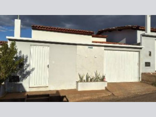 Casa - Ibiassucê - BA - Residencial,Comercial - Rua Amelia Alves, 10, Alto Do Cruzeiro, Ibiassucê, BA, 46390000. Casa, Padrão, Ocupado, 1 vaga(s) de garagem. Área(s): 168 m² de área terreno, 67,61 m² de área construída. Matrícula(s): 12.605. Cartório: 1º CRI DE CACULE. Inscrição da Prefeitura: 01011580016001.  A ARREMATAÇÃO NÃO CONTEMPLA BENS MÓVEIS, VEÍCULOS E QUAISQUER OBJETOS QUE EVENTUALMENTE APAREÇAM NAS IMAGENS. - leilão extrajudicial - Não informado BR - lance mínimo R$ 138.320